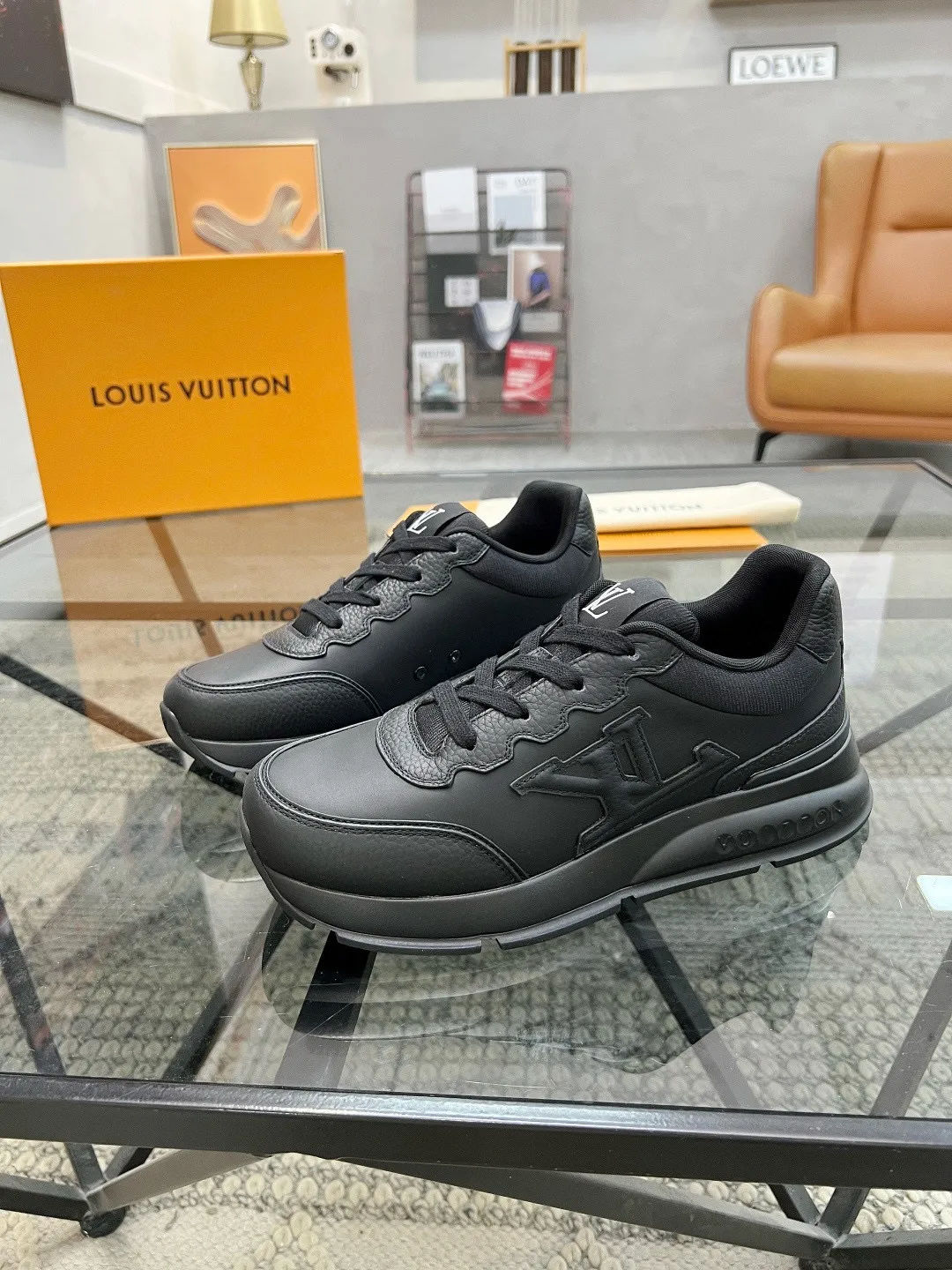 Factory price: 460💰Lv🔍Top purchasing agent🇮🇹 Road The most popular sports shoes for street men are available at the same counter. The uppers are imported cowhide fabrics from Italy, high-quality spliced colorful and complex handicrafts, imported comfortable mesh linings, soles: original soles specially provided by the original factory, T men's men's shoes 💰U foam exclusive movable molded soles are super comfortable, original factory and single goods, 🔍🔍high quality, you can enter and exit the counter at will, welcome to compare, code number 38-44, (45 customized)